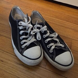 Black and White Converse Sneakers size Women 9.5 / Men 7.5 Low Tops